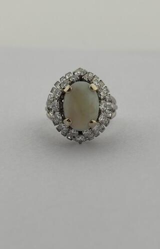 Gouden ring met diamanten en opaal natuurlijk